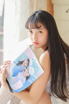 女学生被老教授车内侵犯